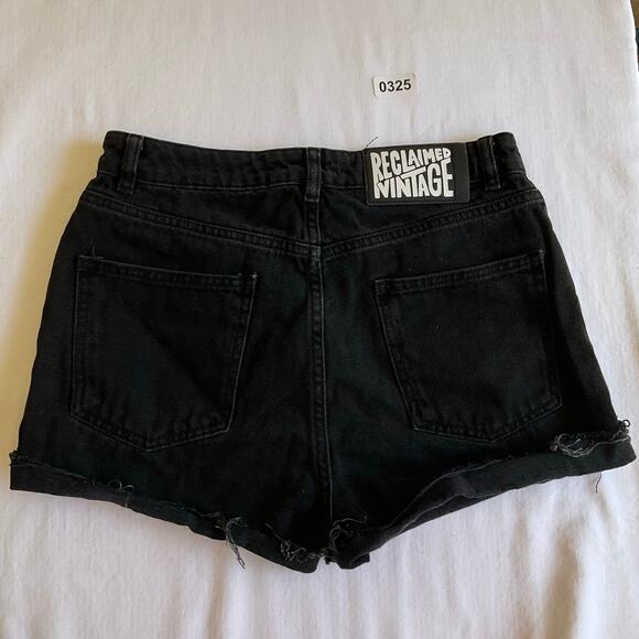 Reclaimed Vintage Women Summer Jean Shorts, size 28, Black - Picture 10 of 11